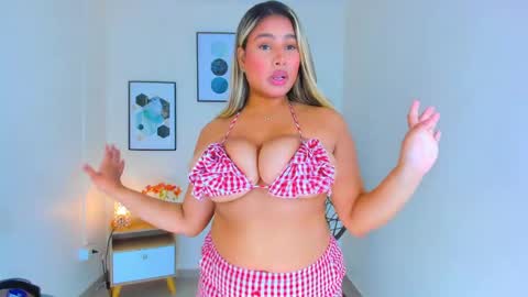 Snapshot of carlota_peach chatting on 03-07-25, 04:13 Andrea online show from 03-07-25, 04:13