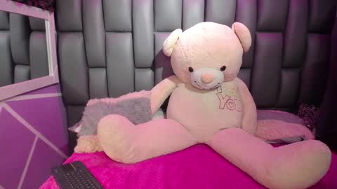 Snapshot of carlottee_ny chatting on 03-16-26, 01:37 Charlotte online show from 03-16-26, 01:37