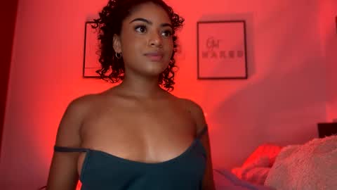Snapshot of carlymonroee_ chatting on 03-02-25, 01:15 Littlecarly online show from 03-02-25, 01:15
