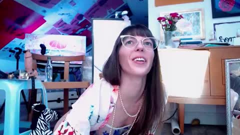 Carly Pearls online show from 11-08-25, 07:08