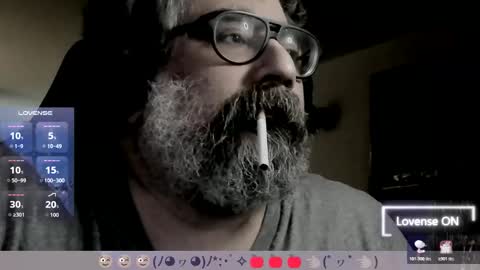 Snapshot of carmelo_devitto chatting on 11-04-25, 08:02 soy Batman online show from 11-04-25, 08:02