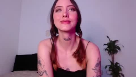 Snapshot of carmennrusso chatting on 11-28-25, 02:36 carmennrusso online show from 11-28-25, 02:36