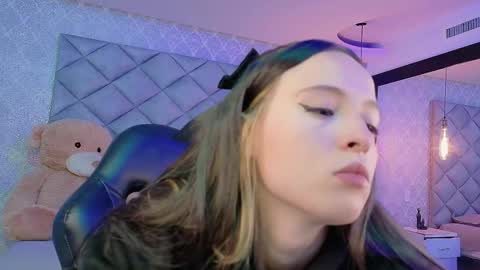 caro_adams1 online show from 11-20-25, 12:05