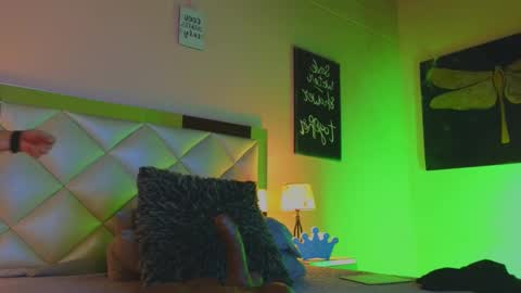 Snapshot of caro_zapata chatting on 12-04-24, 12:03 Carolina online show from 12-04-24, 12:03