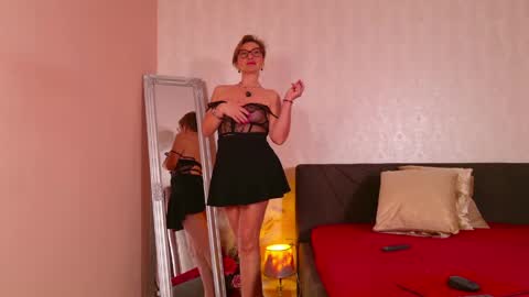 CaroJhones online show from 05-06-26, 04:52
