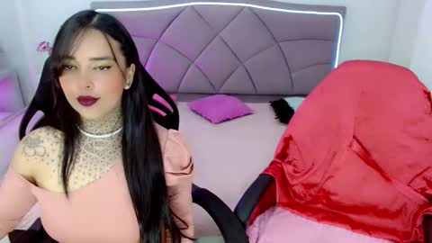 Carolaine01 online show from 12-18-25, 04:24