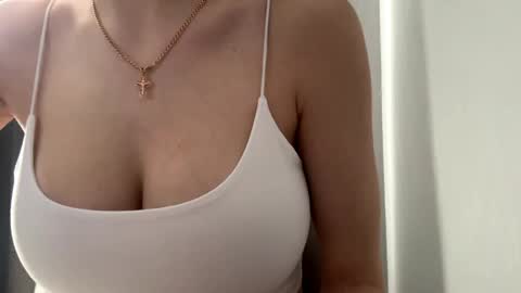 Snapshot of carolecronan chatting on 05-08-26, 08:08 Lisa online show from 05-08-26, 08:08