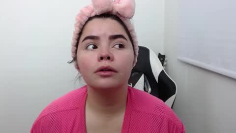 Snapshot of carolina_lee12 chatting on 11-24-25, 03:39 carolina online show from 11-24-25, 03:39