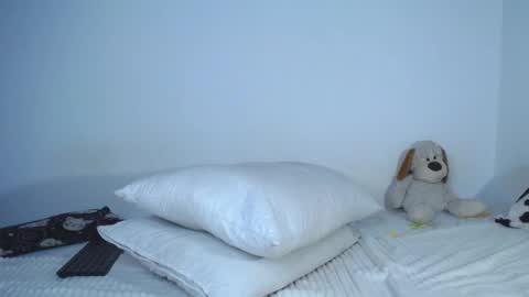 Snapshot of carolina_ml chatting on 10-14-25, 06:31 CarolinaM online show from 10-14-25, 06:31