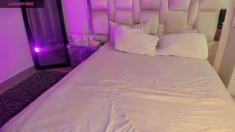 caroline online show from 11-11-25, 05:18