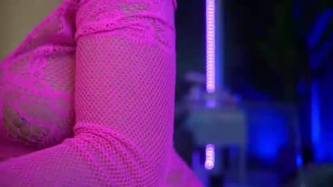 Snapshot of carolinapetra chatting on 06-18-26, 04:35 Mellany online show from 06-18-26, 04:35