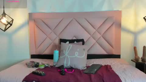 caroline daring online show from 07-29-26, 11:30