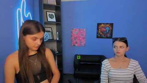 Snapshot of caroline_honeyy chatting on 05-20-26, 11:05 Caroline online show from 05-20-26, 11:05