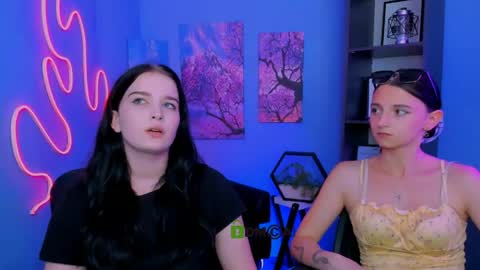 Snapshot of caroline_honeyy chatting on 05-22-26, 11:38 Caroline online show from 05-22-26, 11:38
