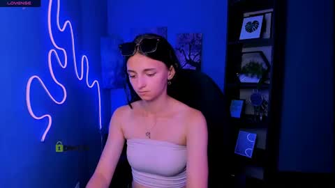 Caroline online show from 06-23-26, 08:18