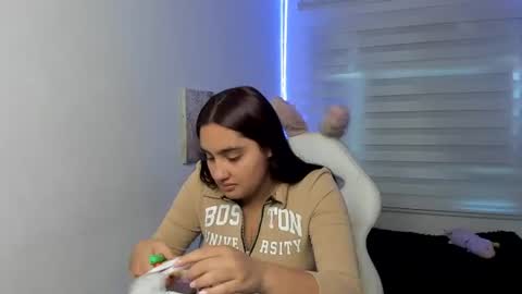 caroline_rodriguez_9 online show from 06-23-26, 07:01