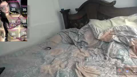 Snapshot of carolinee_fooox chatting on 02-05-26, 03:27 carolinee_fooox online show from 02-05-26, 03:27