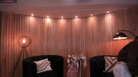 Caro online show from 11-25-25, 10:37