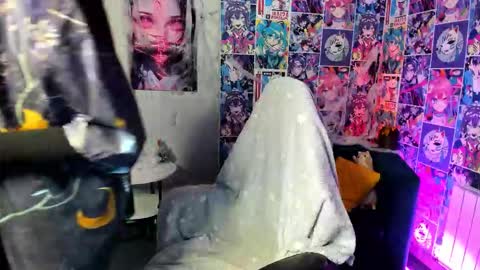 Snapshot of carolinerichter chatting on 10-27-25, 03:32 CarolineRichter online show from 10-27-25, 03:32