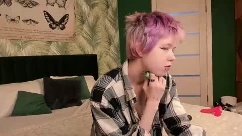 Snapshot of carolinerichter chatting on 11-20-25, 02:56 CarolineRichter online show from 11-20-25, 02:56