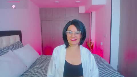 Snapshot of carolinnefiotti chatting on 09-22-25, 01:24 CarolinneFiotti online show from 09-22-25, 01:24