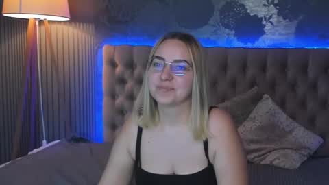 Snapshot of carollflexx chatting on 11-12-25, 06:58 CarollFlexx online show from 11-12-25, 06:58