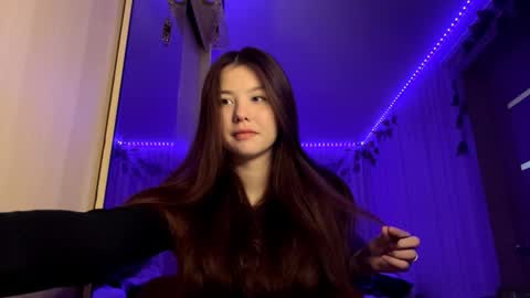 Snapshot of carolynexford chatting on 11-27-25, 11:12 Emma online show from 11-27-25, 11:12