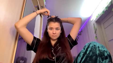 Snapshot of carolynexford chatting on 12-02-25, 06:08 Emma online show from 12-02-25, 06:08