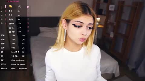 Hello everyone Im Monica Its my first day Were going to have fun together  online show from 11-18-25, 07:51