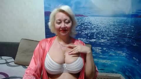 Snapshot of caroncapella chatting on 04-24-26, 09:28 VicunaCool online show from 04-24-26, 09:28
