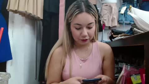 Snapshot of caroo0615 chatting on 10-20-25, 11:27 caroo0615 online show from 10-20-25, 11:27