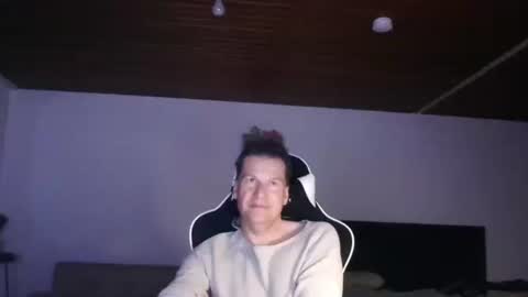 Snapshot of carusouncle chatting on 01-10-26, 06:48 carusouncle online show from 01-10-26, 06:48