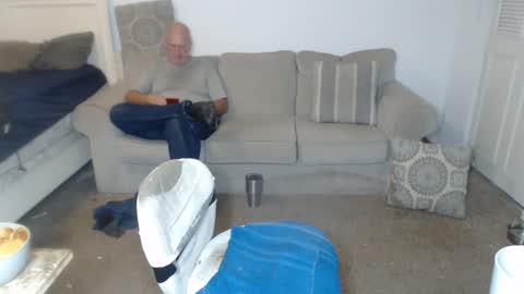 Snapshot of casinocam chatting on 03-06-25, 06:37 CasinoCam online show from 03-06-25, 06:37