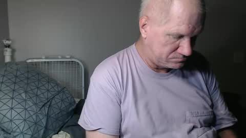 Snapshot of casinocam chatting on 09-15-25, 02:11 CasinoCam online show from 09-15-25, 02:11