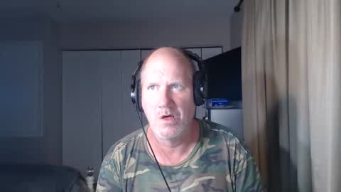 Snapshot of casinocam chatting on 09-20-25, 04:46 CasinoCam online show from 09-20-25, 04:46