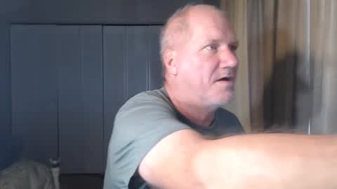 Snapshot of casinocam chatting on 09-24-25, 01:58 CasinoCam online show from 09-24-25, 01:58