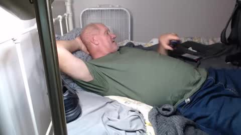 Snapshot of casinocam chatting on 09-28-25, 01:55 CasinoCam online show from 09-28-25, 01:55