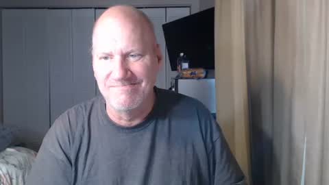 Snapshot of casinocam chatting on 10-15-25, 01:55 CasinoCam online show from 10-15-25, 01:55