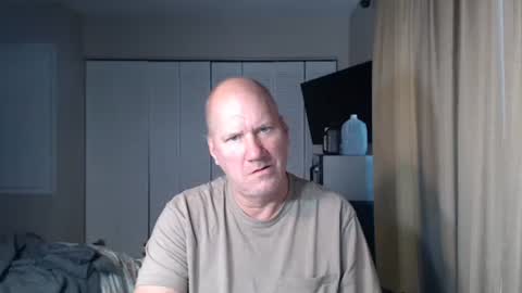 Snapshot of casinocam chatting on 10-19-25, 08:53 CasinoCam online show from 10-19-25, 08:53