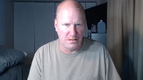 Snapshot of casinocam chatting on 10-20-25, 11:32 CasinoCam online show from 10-20-25, 11:32