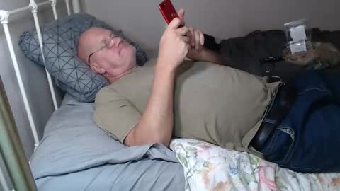 Snapshot of casinocam chatting on 10-22-25, 09:47 CasinoCam online show from 10-22-25, 09:47