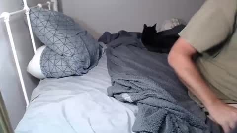 Snapshot of casinocam chatting on 10-23-25, 09:52 CasinoCam online show from 10-23-25, 09:52