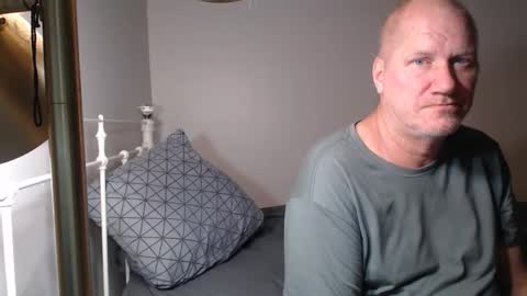 Snapshot of casinocam chatting on 10-27-25, 06:23 CasinoCam online show from 10-27-25, 06:23