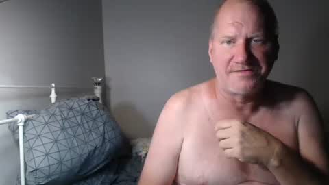 Snapshot of casinocam chatting on 11-10-25, 08:13 CasinoCam online show from 11-10-25, 08:13