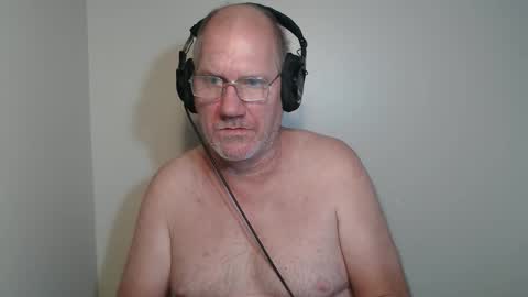 Snapshot of casinocam chatting on 11-28-25, 07:33 CasinoCam online show from 11-28-25, 07:33