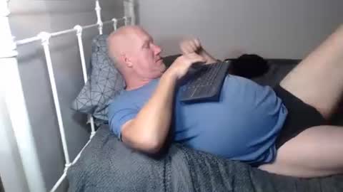 Snapshot of casinocam chatting on 12-14-25, 07:58 CasinoCam online show from 12-14-25, 07:58