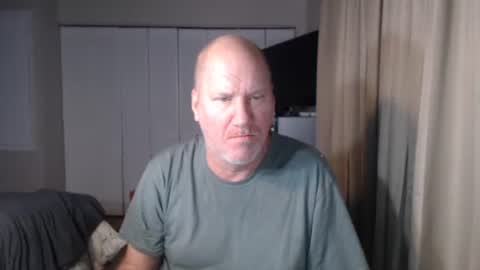 Snapshot of casinocam chatting on 12-16-25, 03:00 CasinoCam online show from 12-16-25, 03:00