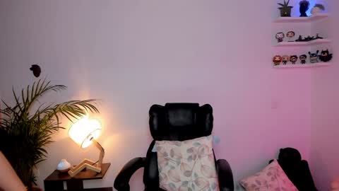 Snapshot of cassandra_caiin chatting on 01-12-25, 04:21 Cassie online show from 01-12-25, 04:21