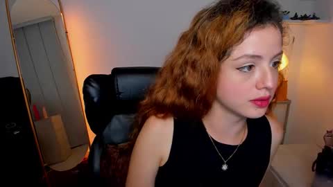 Snapshot of cassandra_caiin chatting on 09-17-25, 12:01 Cassie online show from 09-17-25, 12:01