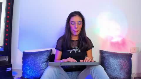 Snapshot of casseydagger chatting on 06-13-26, 04:32 CASSEY online show from 06-13-26, 04:32